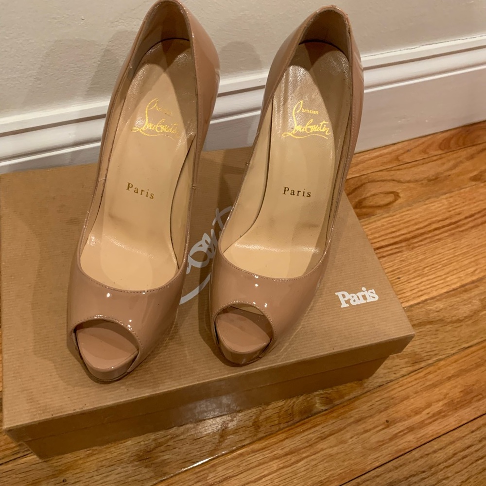 Authentic Christian Louboutin  Heels Nude color  in size 37.5